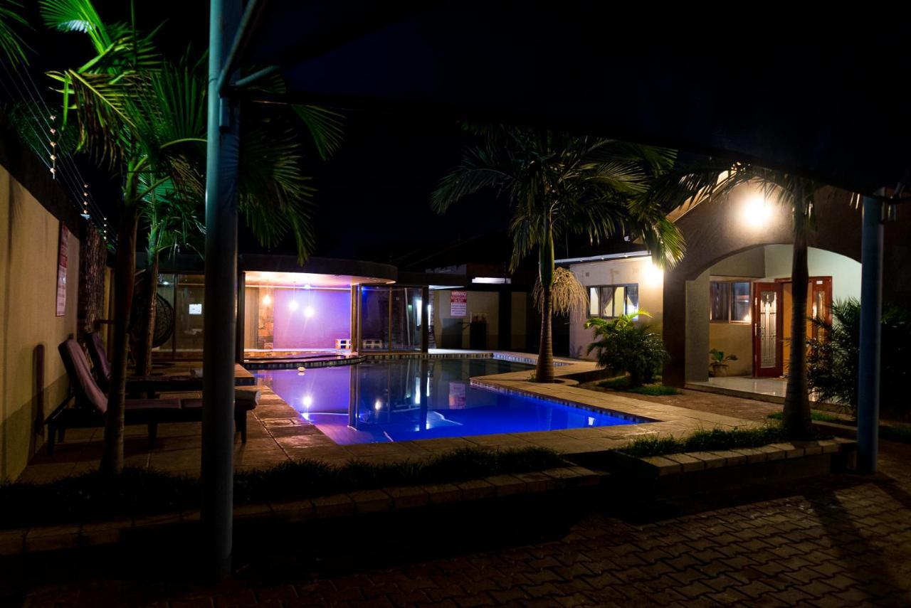 לוסקה Emc Fully Furnished &Serviced Villas 4 Bedroom With Solar Power , Private Pool, Starlink Wifi ,Aircons & Dstv מראה חיצוני תמונה