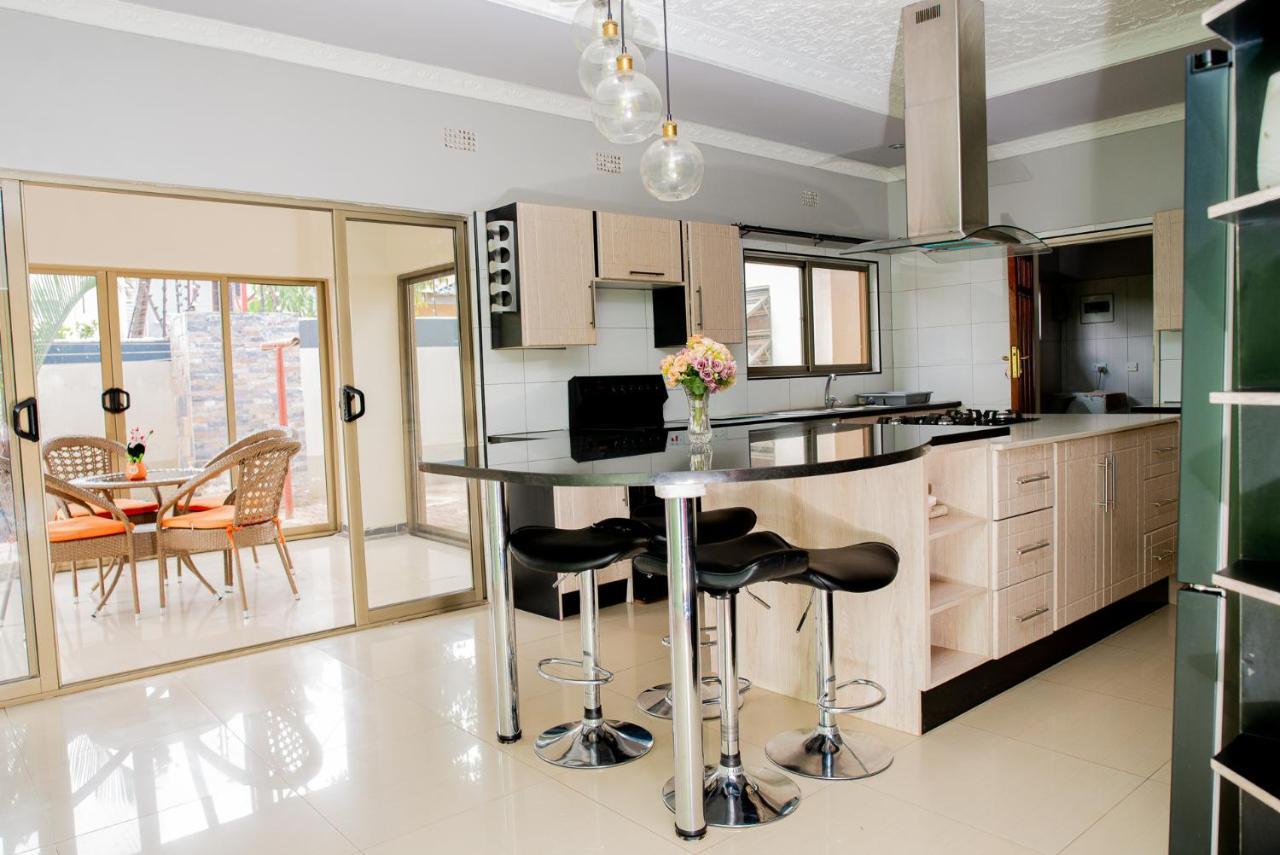 לוסקה Emc Fully Furnished &Serviced Villas 4 Bedroom With Solar Power , Private Pool, Starlink Wifi ,Aircons & Dstv מראה חיצוני תמונה