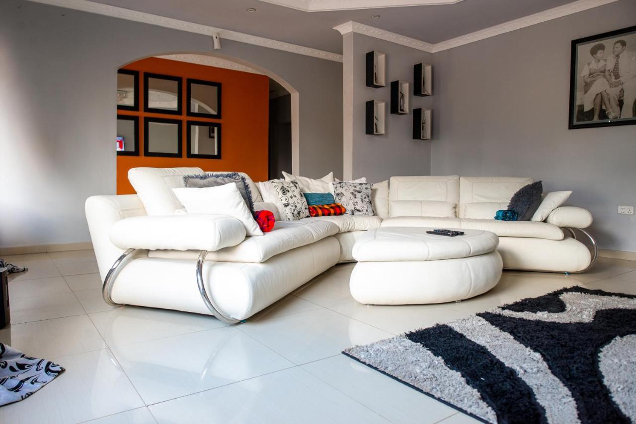 לוסקה Emc Fully Furnished &Serviced Villas 4 Bedroom With Solar Power , Private Pool, Starlink Wifi ,Aircons & Dstv מראה חיצוני תמונה