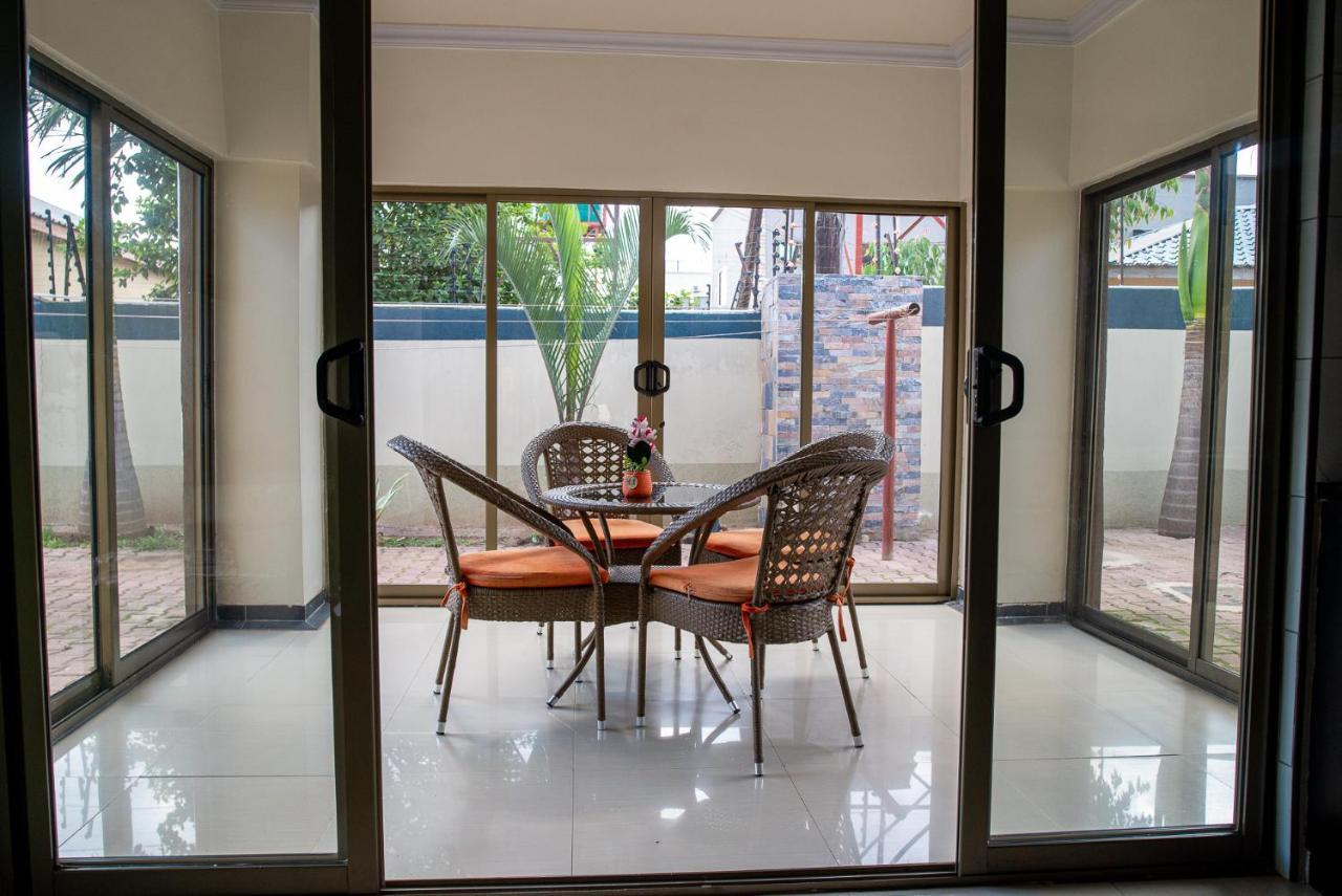 לוסקה Emc Fully Furnished &Serviced Villas 4 Bedroom With Solar Power , Private Pool, Starlink Wifi ,Aircons & Dstv מראה חיצוני תמונה