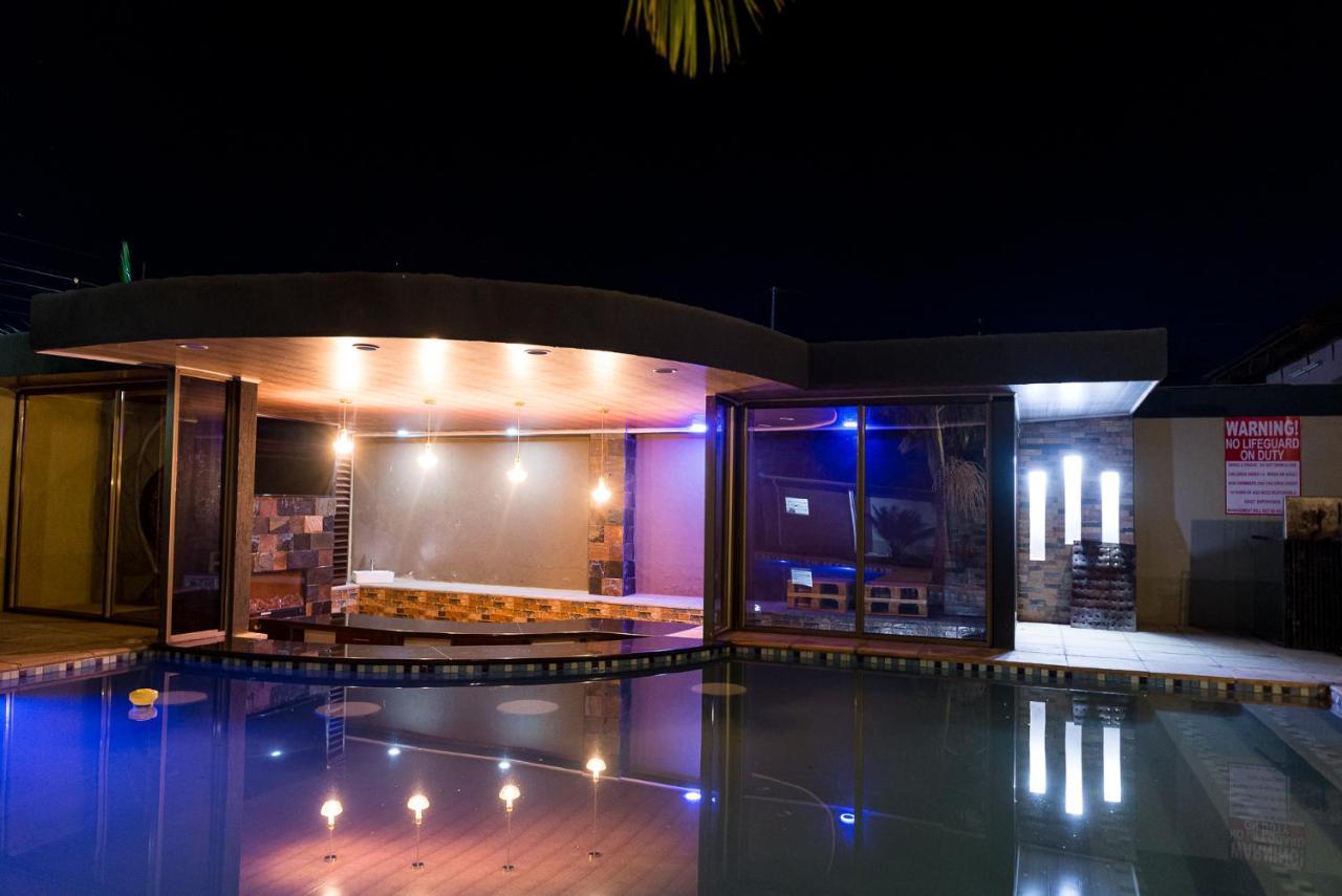 לוסקה Emc Fully Furnished &Serviced Villas 4 Bedroom With Solar Power , Private Pool, Starlink Wifi ,Aircons & Dstv מראה חיצוני תמונה